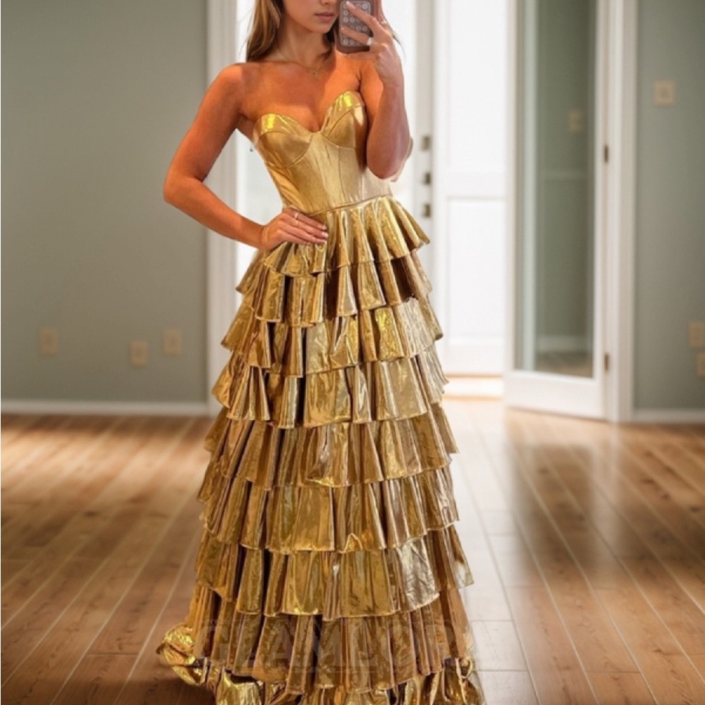 Chic Strapless Tiered Dress